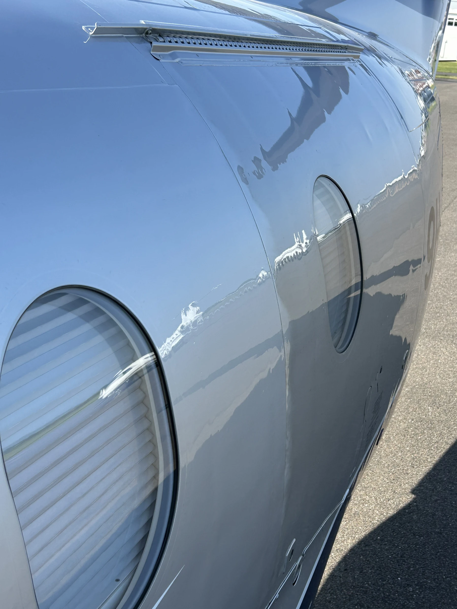 London aircraft cleaning - glossy fuselage detail after professional valeting